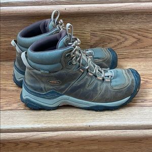 Women’s Keen hiking boots